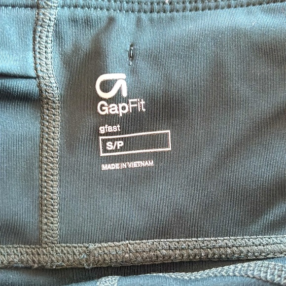 GAP - capri length yoga pants - Picture 2 of 2